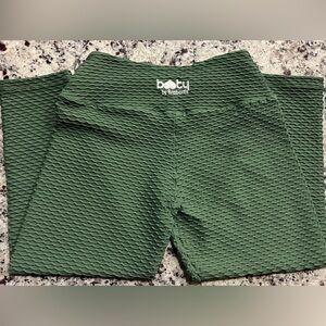 Booty by Brabants Croco Cropped Leggings in Evergreen